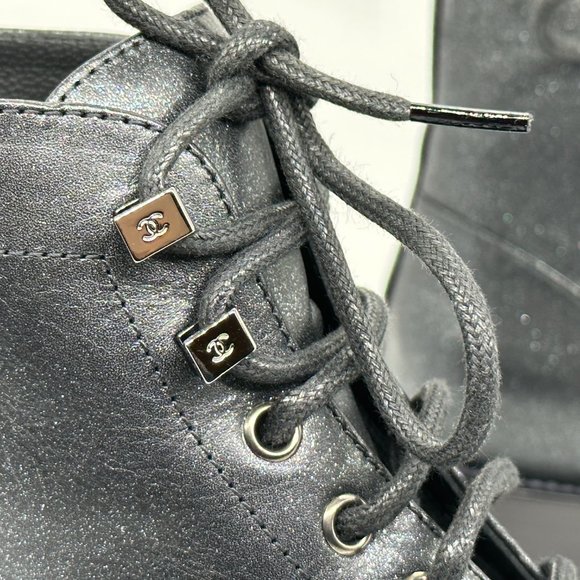CHANEL 20A Iridescent Leather CC Cap Toe Lace Up Combat Ankle Booties Boots - Picture 11 of 16
